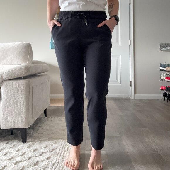 Lululemon's On The Fly Jogger in Black, Size 6 - Picture 1 of 6